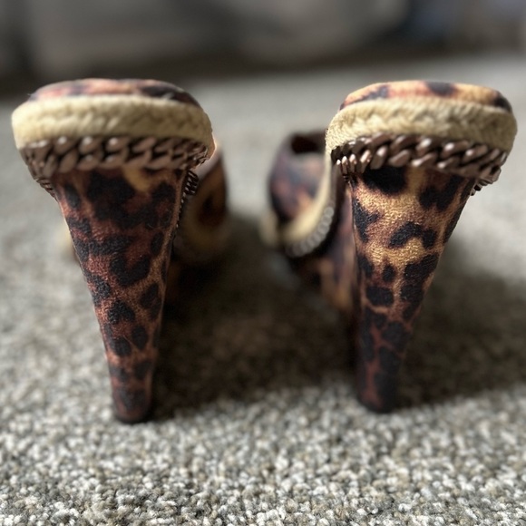 Colin Stuart Leopard Platform Wedge Open Toe Sandal - Picture 9 of 9